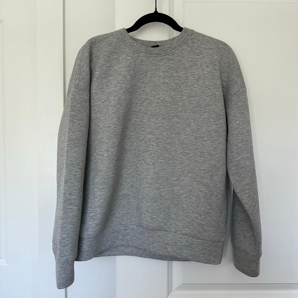 Vici (S) Heathered Gray Crewneck Pull Over Sweatshirt Elevated Basics Gym Casual